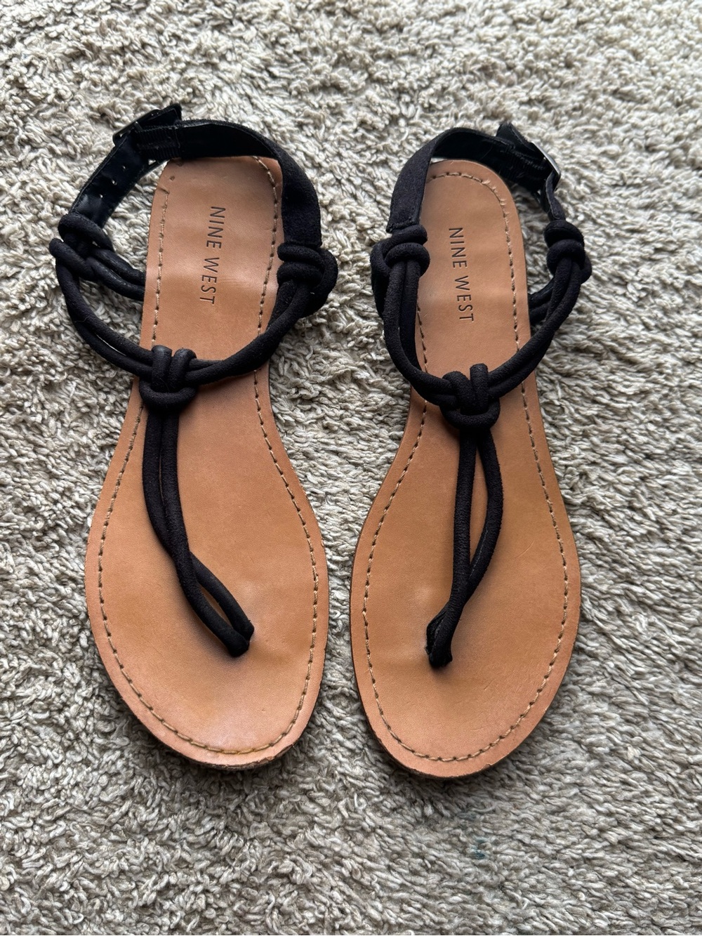Nine West Black T-Strap Flat Sandals Women’s Size 7 Casual Summer Sandals